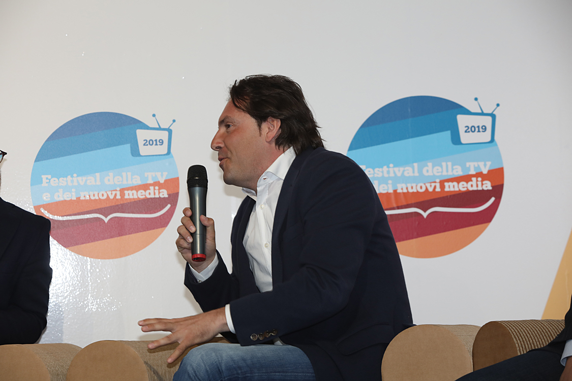 Festival della TV e dei Nuovi Media 2019_169.jpg - Road to Tokyo 2020: Eurosport e l’esperienza olimpica Cosa significa partecipare a una Olimpiade? E magari vincere una medaglia d’oro?  Alcuni tra i grandi atleti azzurri, tra cui la portabandiera di PyeongChang 2018 Arianna Fontana, raccontano le loro sfide, le loro emozioni e i loro successi a cinque cerchi.  E per Eurosport, broadcaster ufficiale delle prossime tre Olimpiadi, la sfida di portare nelle case degli italiani un’esperienza mai vista prima.